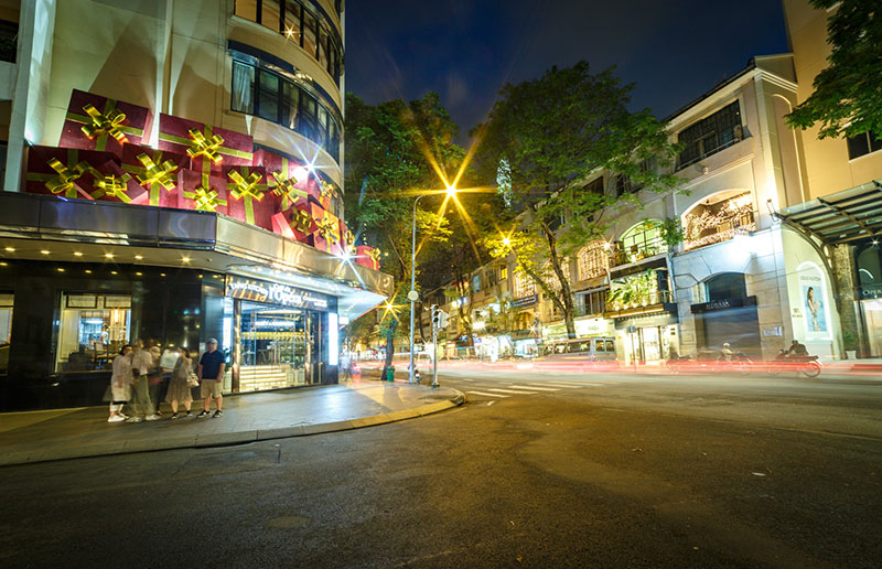 Sài Gòn trang hoàng rực rỡ trước lễ Giáng sinh